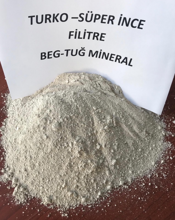 Daitom Toprağı Doğal Bir Kildir, İlaç Değil, İnsan ve Çevreye Zararı Olmaz, Veterinerlik, Gıda, Tarım ve Benzer Sektörlerde Nem Koku Haşere Engelleyici Ham Madde, Ara Ürün ve Yardımcı Malzeme Olarak Kullanılmakta.